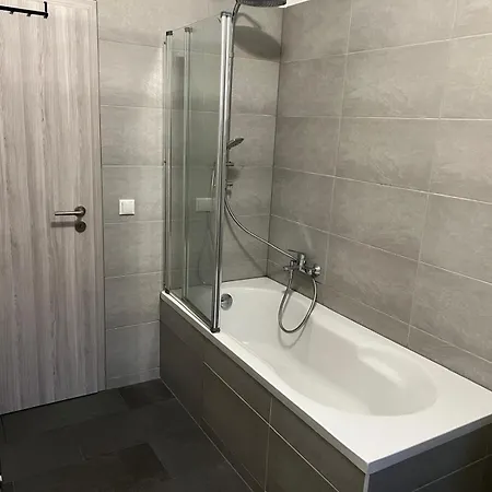 Apartment Moderne Ferienwohnung Komplett Ausgestattet *